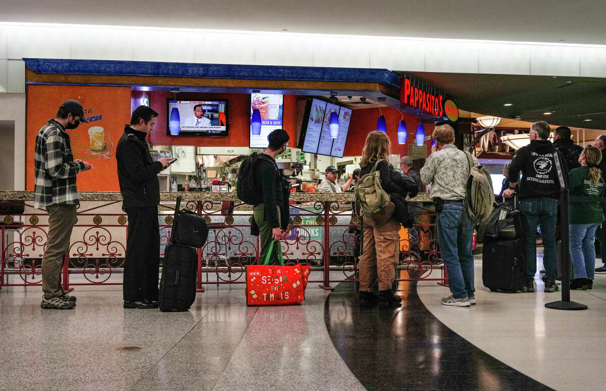 People wait in line at Pappasito's inside Hobby Airport in January. On Thursday, Mayor Sylvester Turner's office accused Pappas Restaurants of running a "smear campaign" against City Hall's contracting process, as the company tries to renew its Hobby Airport deal.