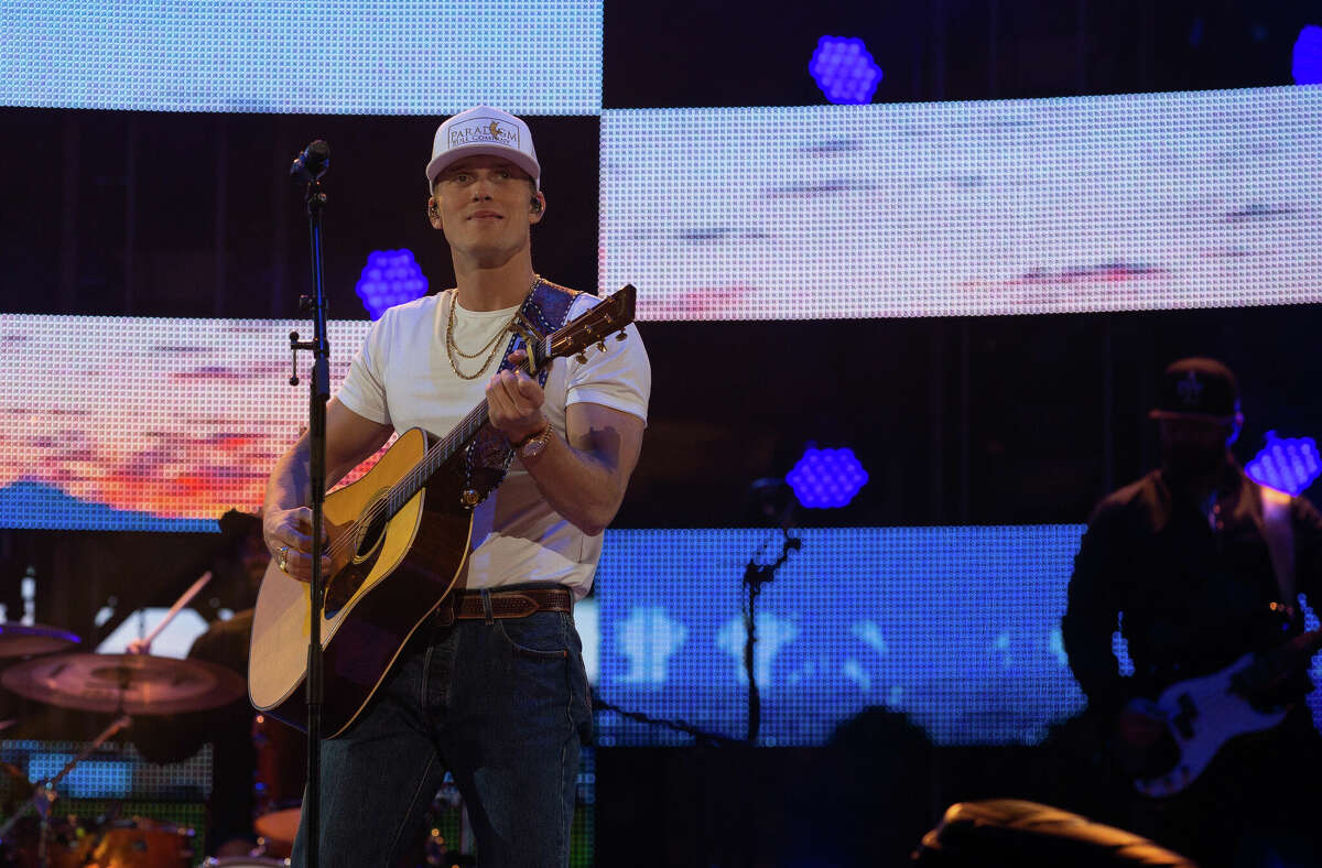 Conroe native, country music star Parker McCollum gets hometown mural