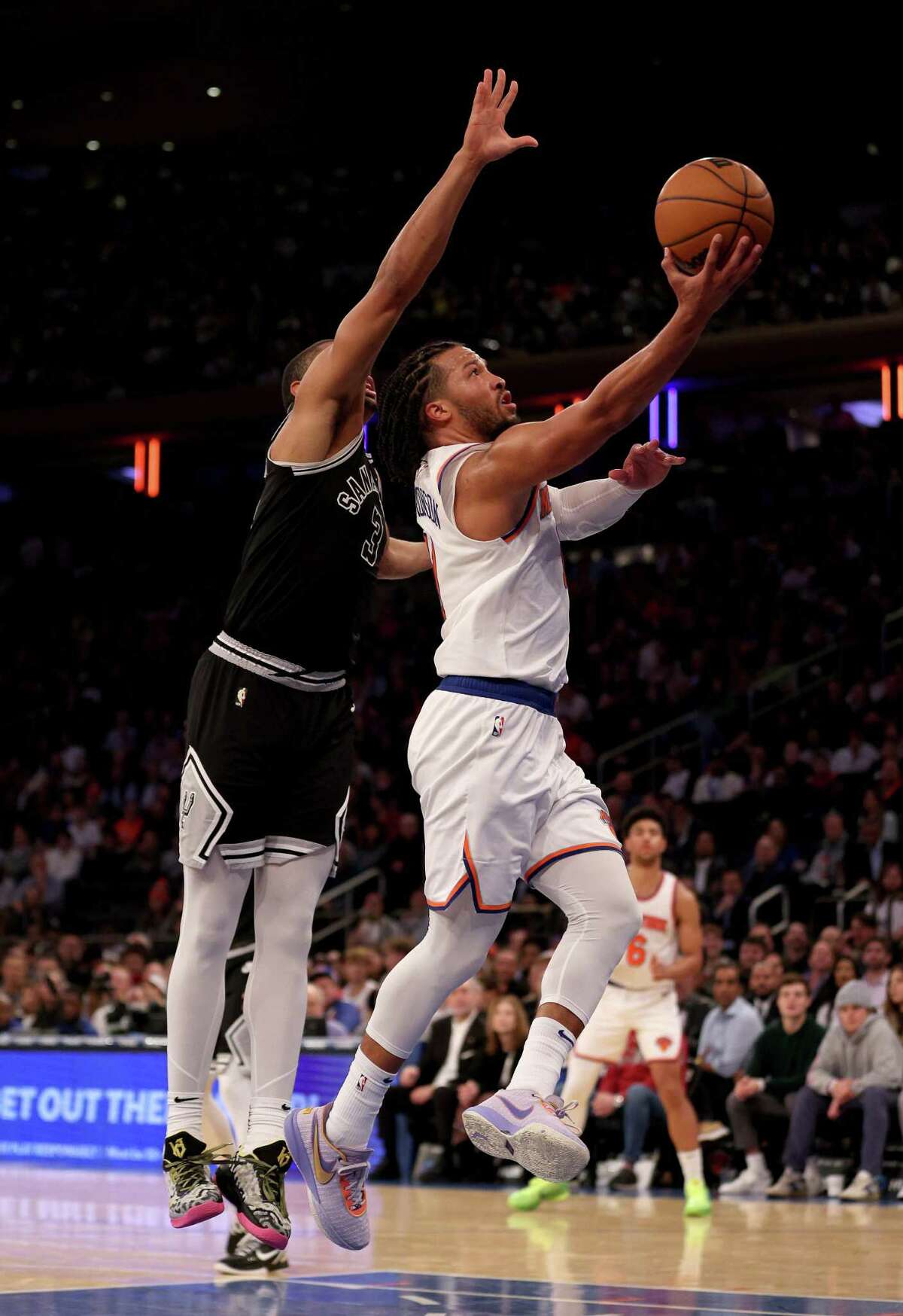 The Knicks’ Jalen Brunson, long a nemesis of the Spurs in his Dallas days, drives past the Spurs’ Keldon Johnson for two of his career-high 38 points Wednesday in New York.