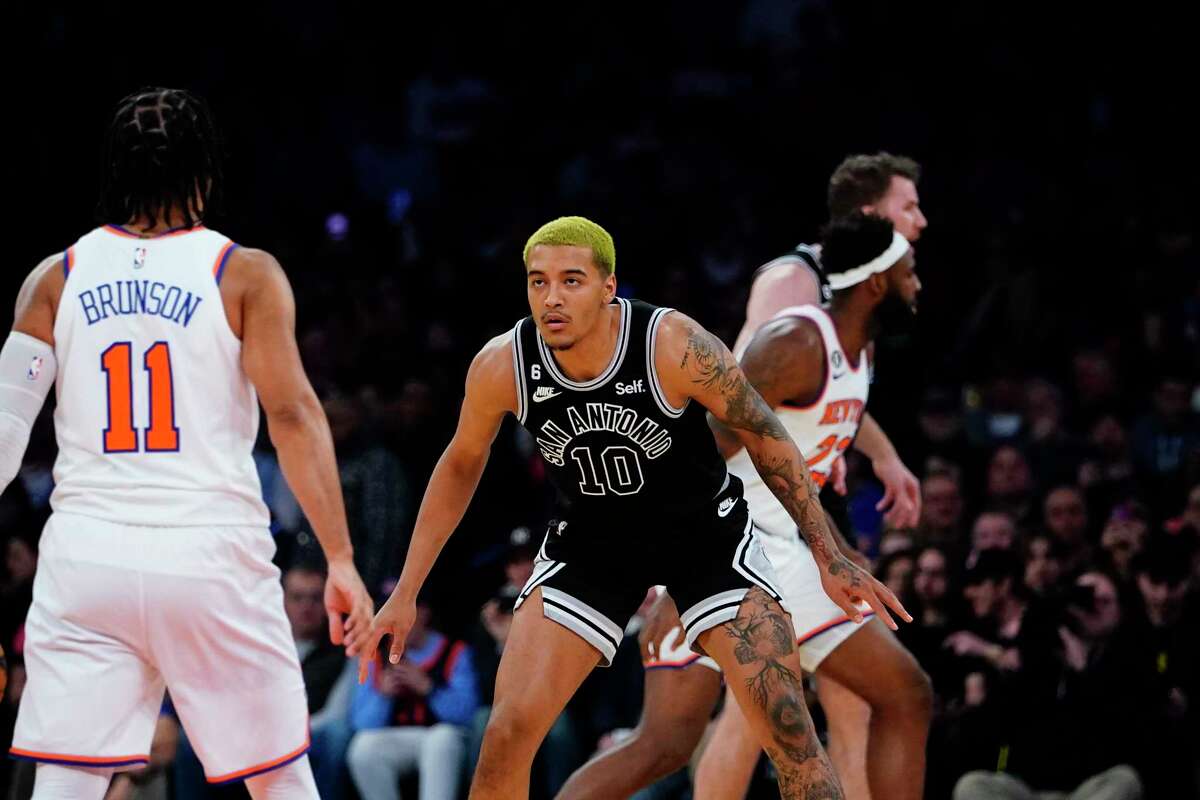 San Antonio Spurs' Jeremy Sochan (10), of Poland, during the first half of an NBA basketball game against the New York Knicks Wednesday, Jan. 4, 2023, in New York. (AP Photo/Frank Franklin II)