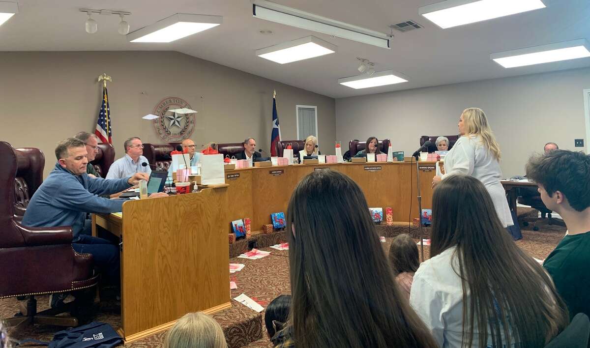 Lumberton ISD school board fails to approve 4 day calendar