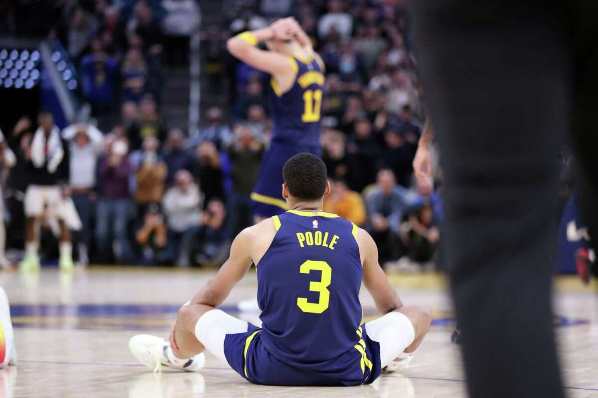 Golden State Warriors’ Jordan Poole and Klay Thompson react to Poole’s turnover late in 4th quarter of Detroit Pistons’ 122-119 win in NBA game at Chase Center in San Francisco, Calif., on Wednesday, January 4, 2023.