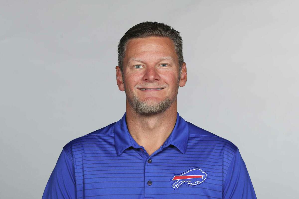 Buffalo Bills trainer Denny Kellington saved Damar Hamlin's life on the  field, head coach says