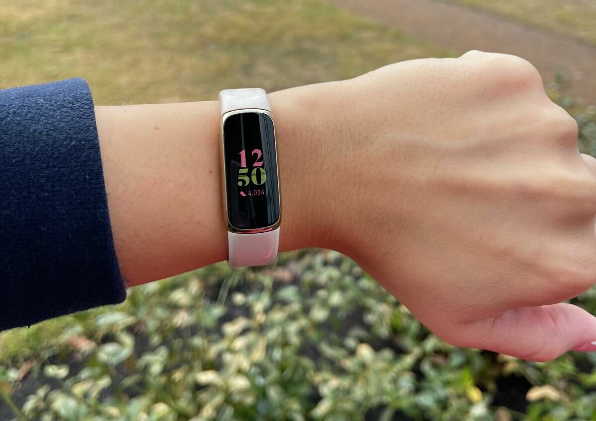 Fitbit Luxe review: never use an Apple Watch