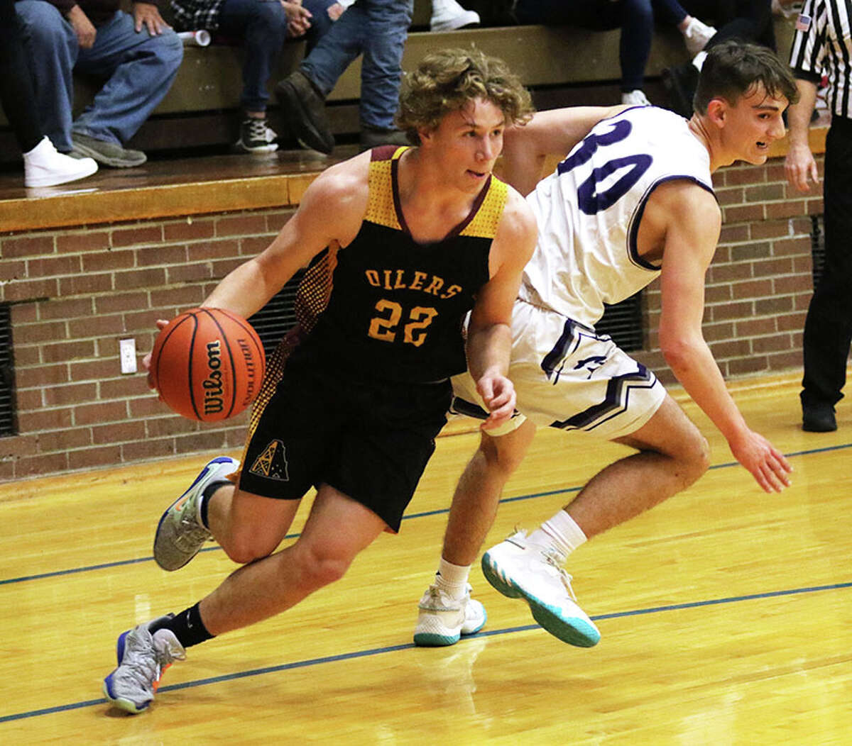 EA-WR's Seth Slayden (left) drives baseline on Litchfield's Gavin Thimsen in the championship game of the Carlinville Holiday Tournament on Dec. 29 at Carlinville. 