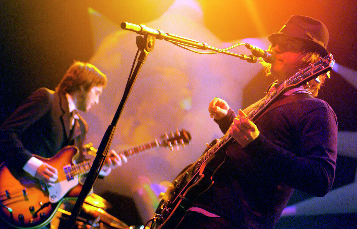 SAN FRANCISCO - DECEMBER 10: Daniel Kessler (L) and Paul Banks of Interpol perform during "Live 105's Not So Silent Night" at the Bill Graham Civic Auditorium on December 10, 2004 in San Francisco, California. (Photo by Tim Mosenfelder/Getty Images)