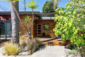 Oakland Midcentury Modern with outdoor kitchen: How much did it sell for?