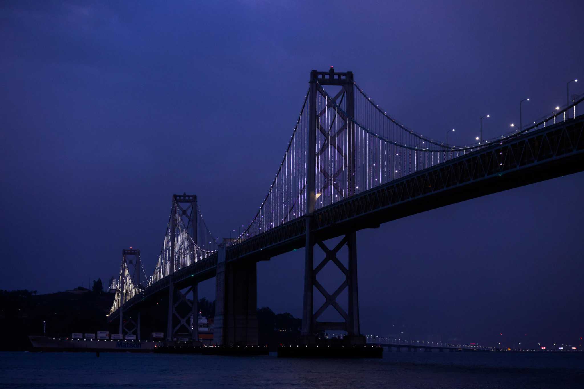 Måler Effektivt hovedpine SF Bay Bridge lights installation to come down, unless $11 million is  donated
