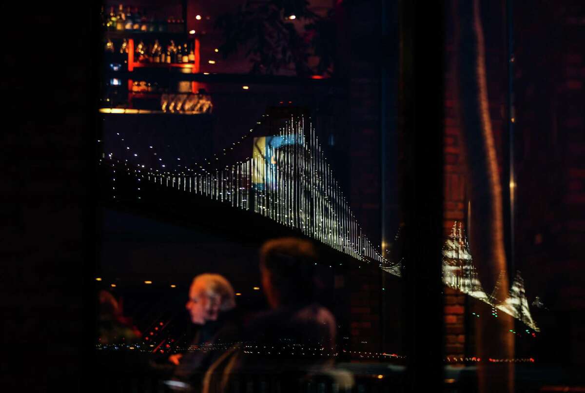 With the installation “Mr. Lights”, the Bay Bridge is projected into a window in San Francisco.