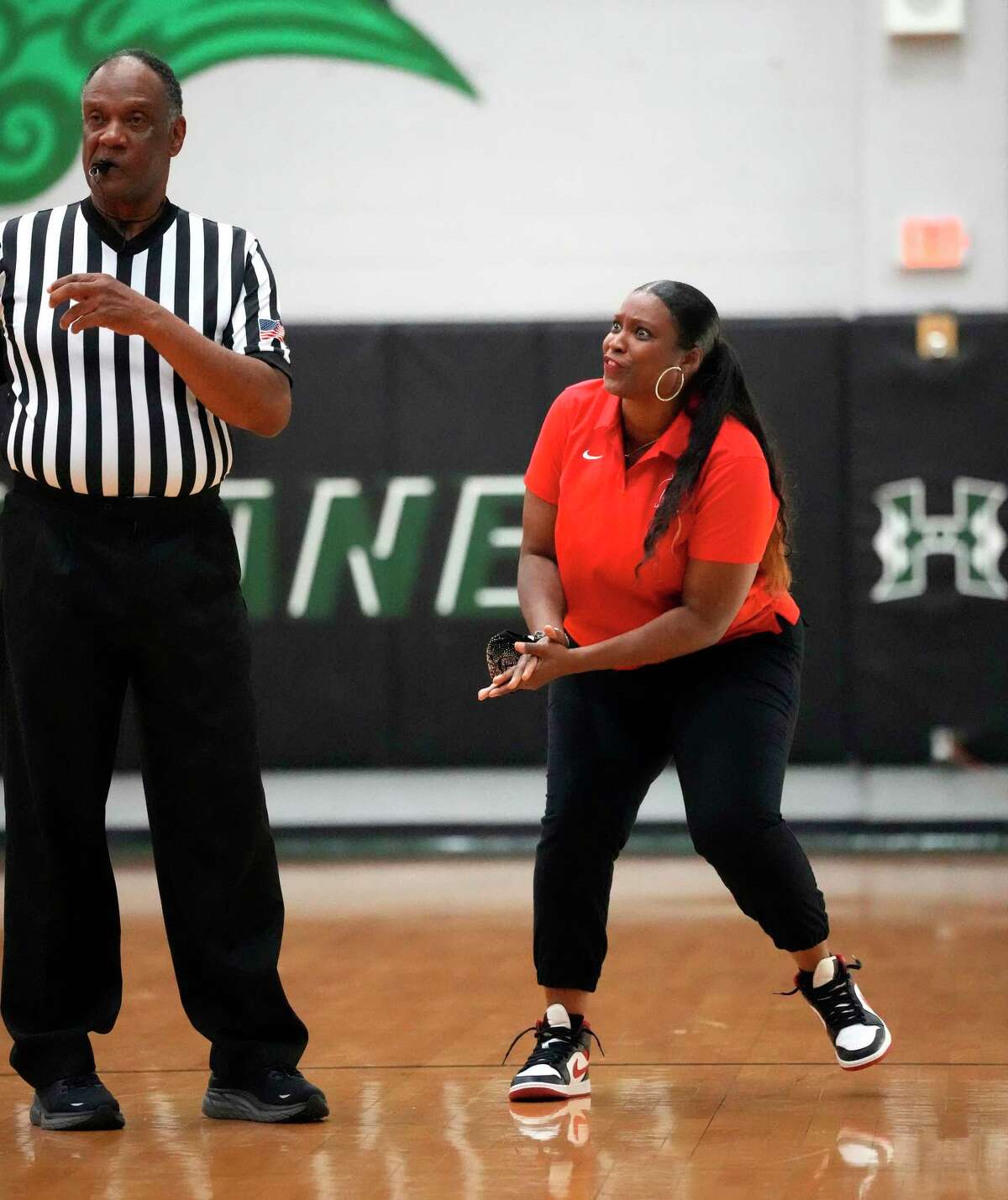 Fort Bend Austin Bulldogs take down Hightower Hurricanes