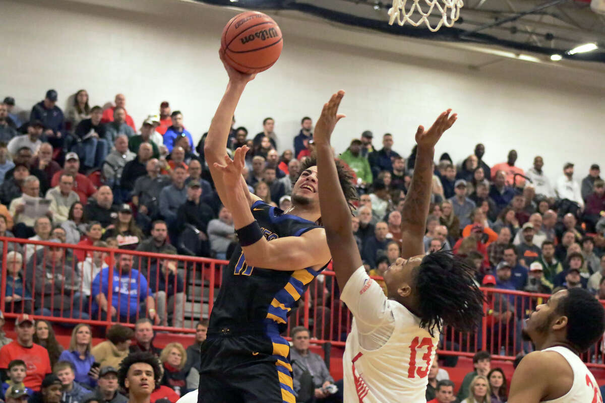 Simeon's Sam Lewis drives to the basket against Imhotep (PA) at the Highland Shootout on Saturday. Lewis is committed to Toledo. 