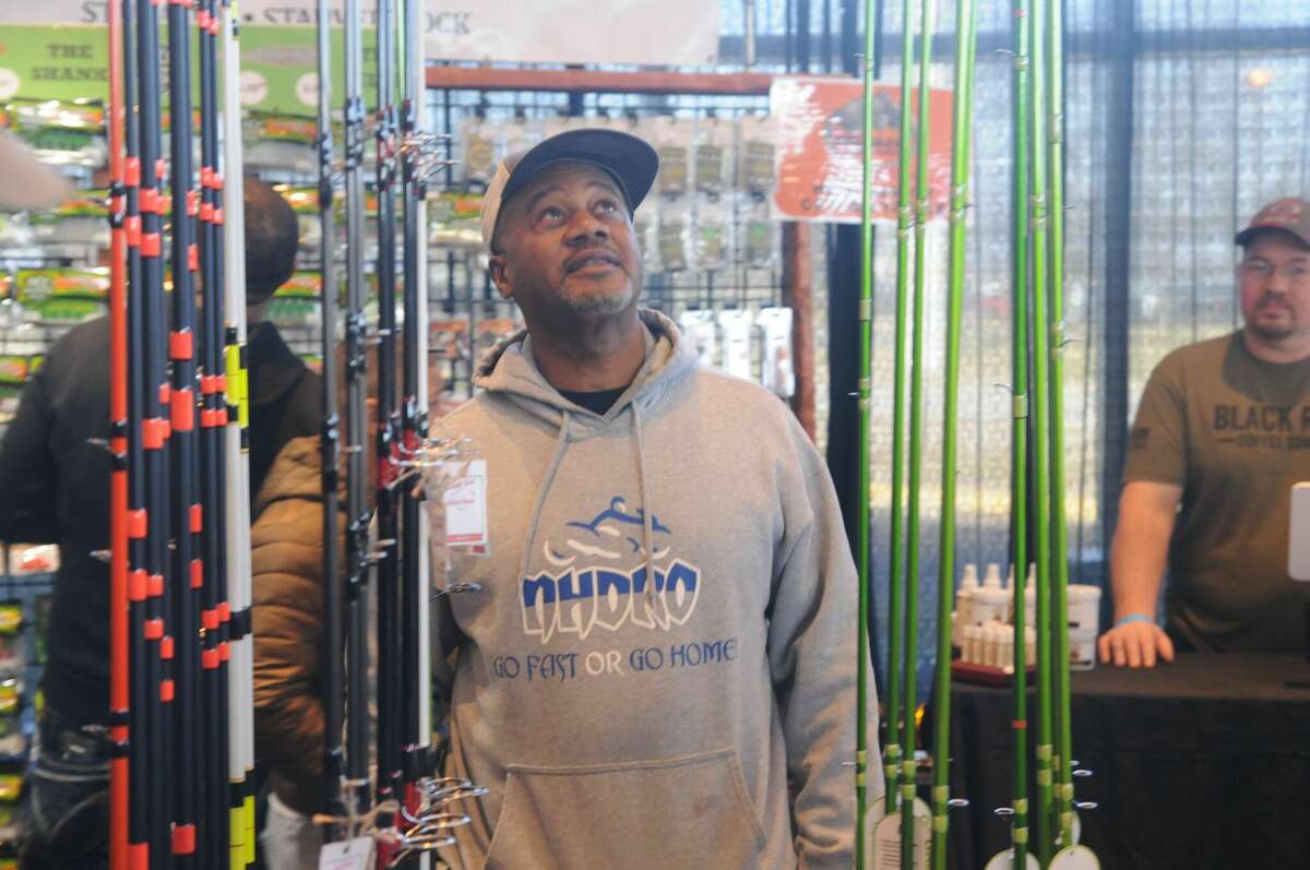 Thousands pack weekend fishing show in Collinsville