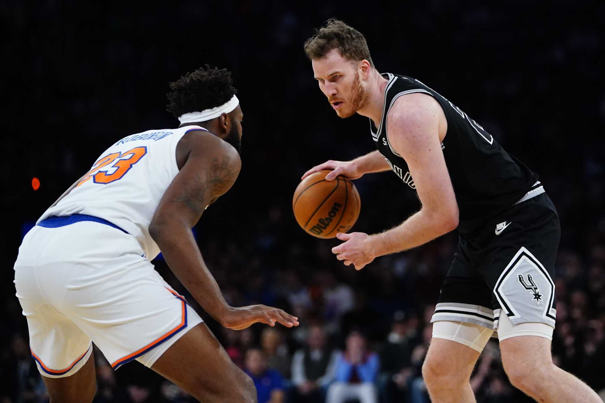 Spurs' Poeltl drawing interest ahead of NBA Trade Deadline