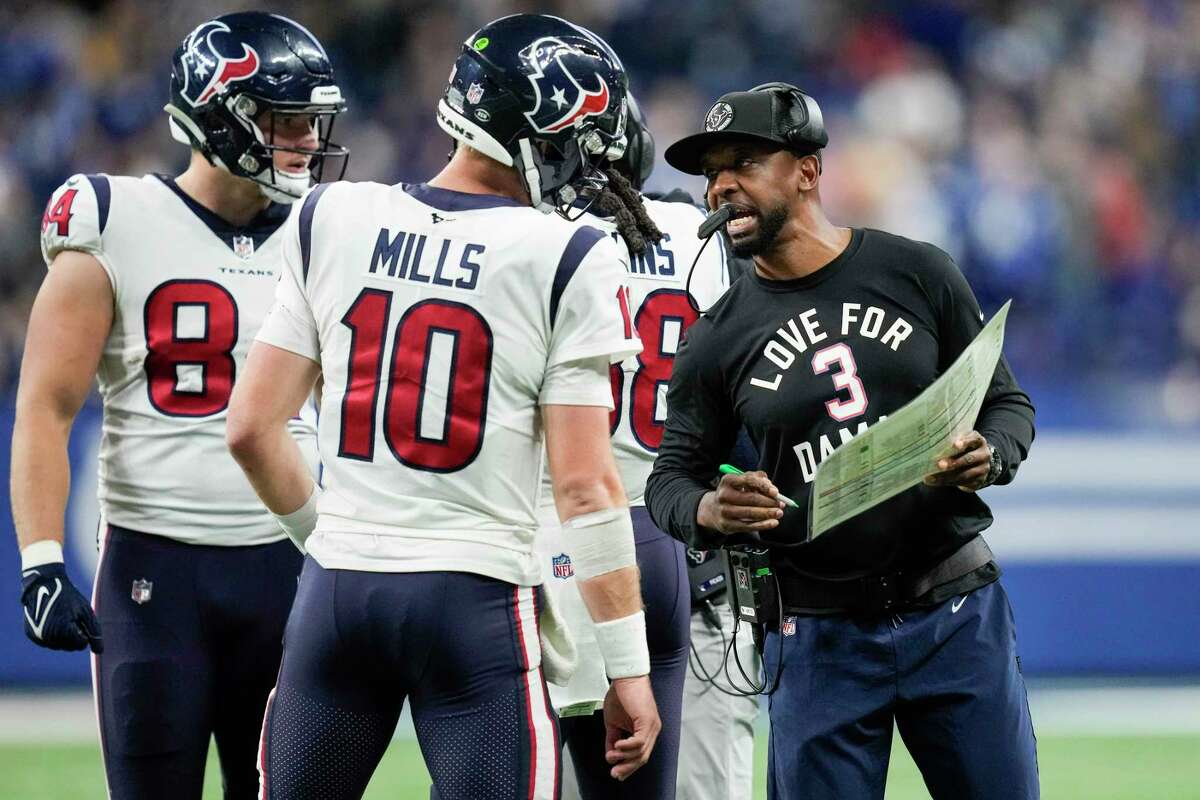 Houston Texans: Pep Hamilton, Davis Mills have poor game