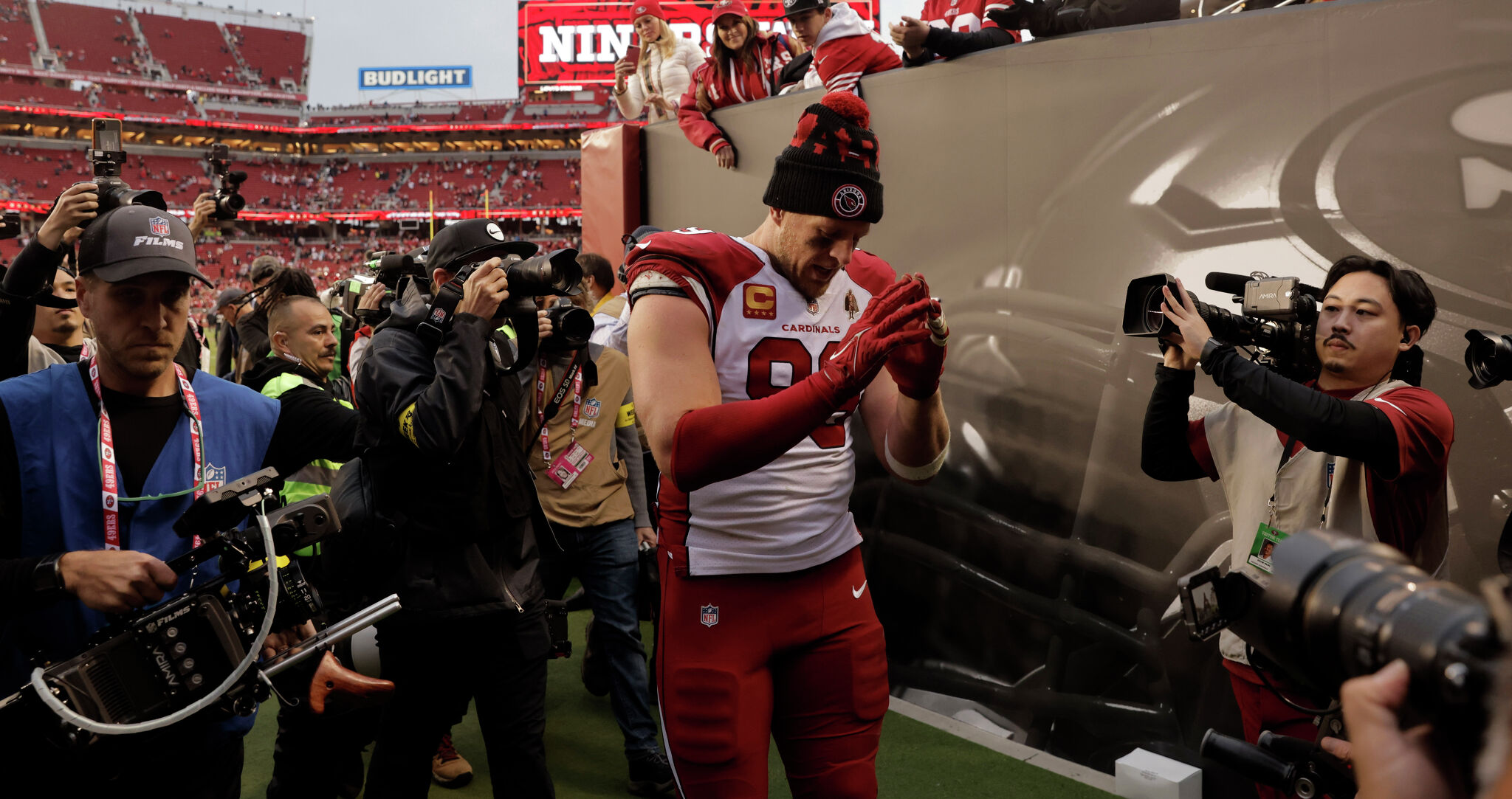 Cardinals' JJ Watt emotional during standing ovation in final game