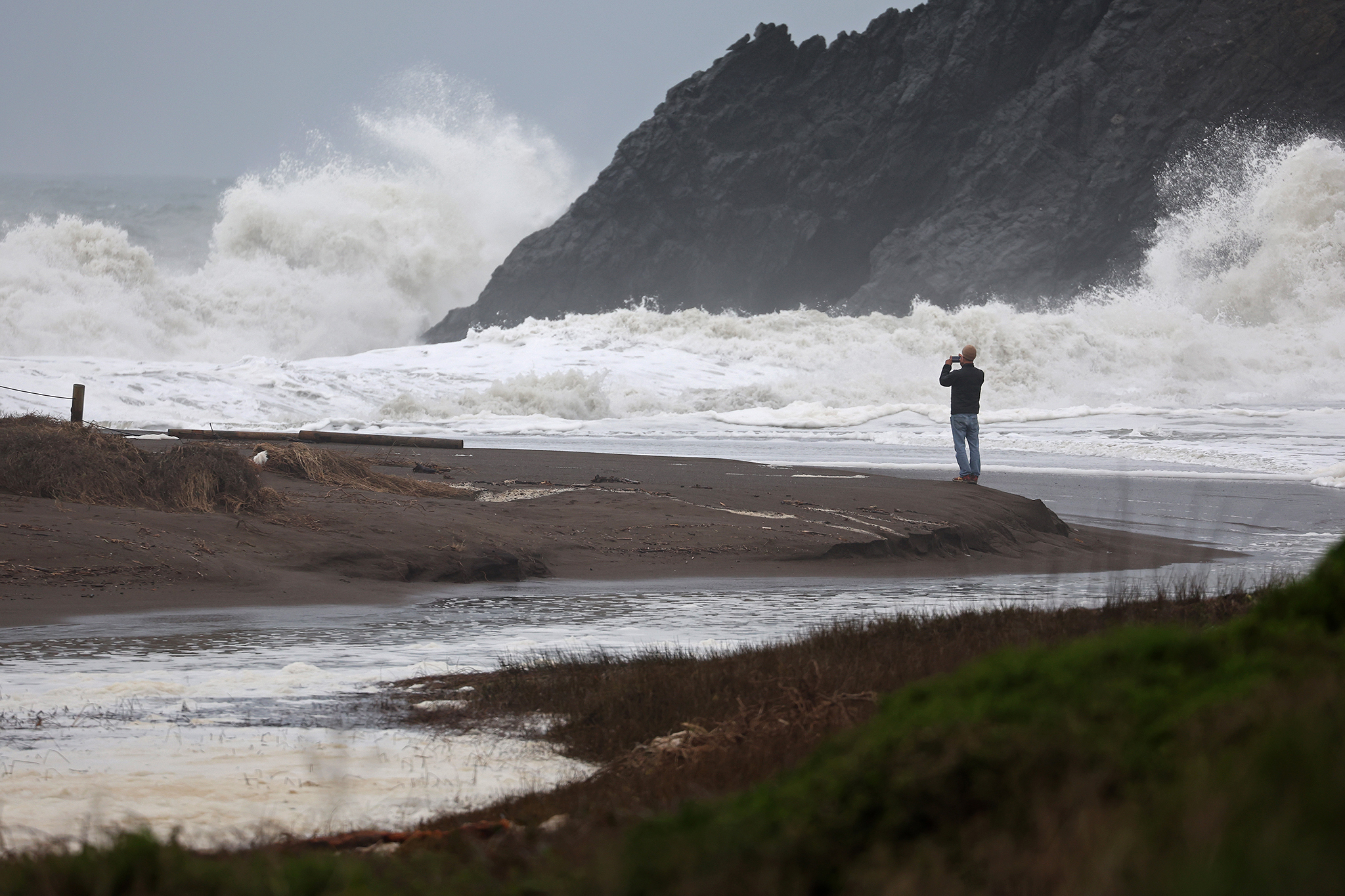 Massive Surf Returns To Bay Area With 25 foot Waves Possible