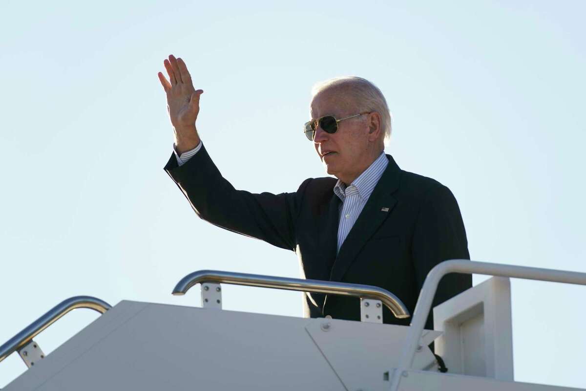Story photo for Did Biden and Trump both mishandle documents? [Editorial]
