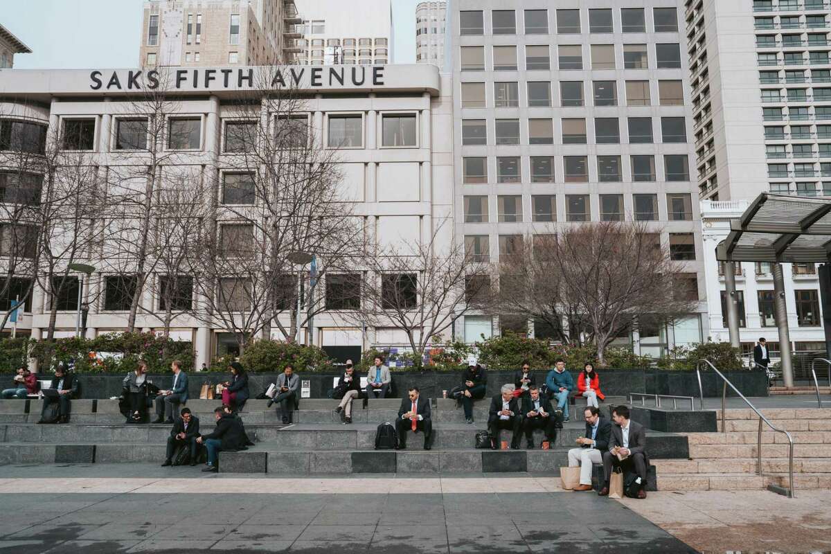 Attendees of the JP Morgan health care conference have lunch and enjoy live music on Union Square on Monday.