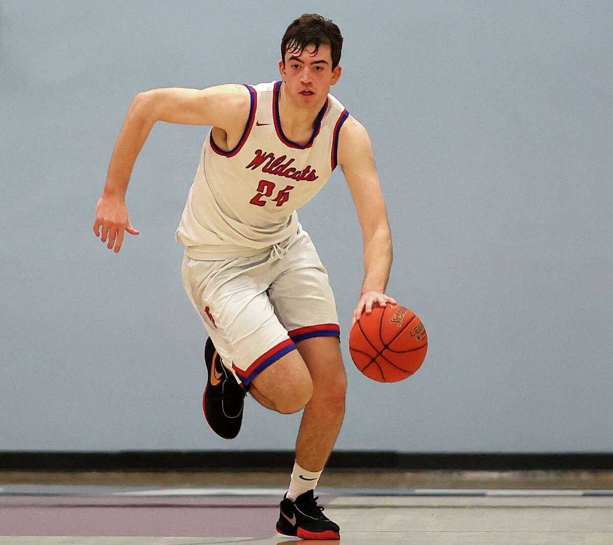John Squire, a Chronicle 2021-22 All-Metro player, and his St. Ignatius teammates will play Sacred Heart Cathedral on Tuesday at USF in the Bruce Mahoney Game.