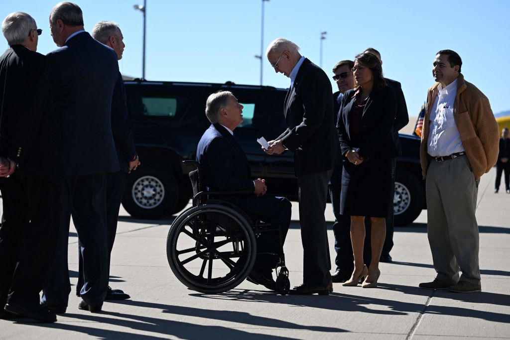 Biden At The Border What Was In Letter Greg Abbott Gave President 