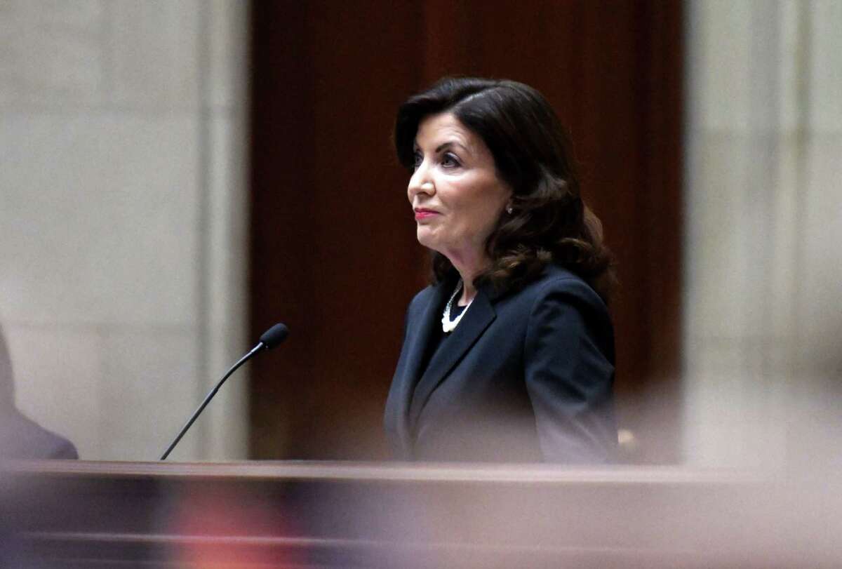 Voters are mixed on whether promises made during Gov. Kathy Hochul's State of the State Address will come to fruition, a new poll from Siena College showed. 