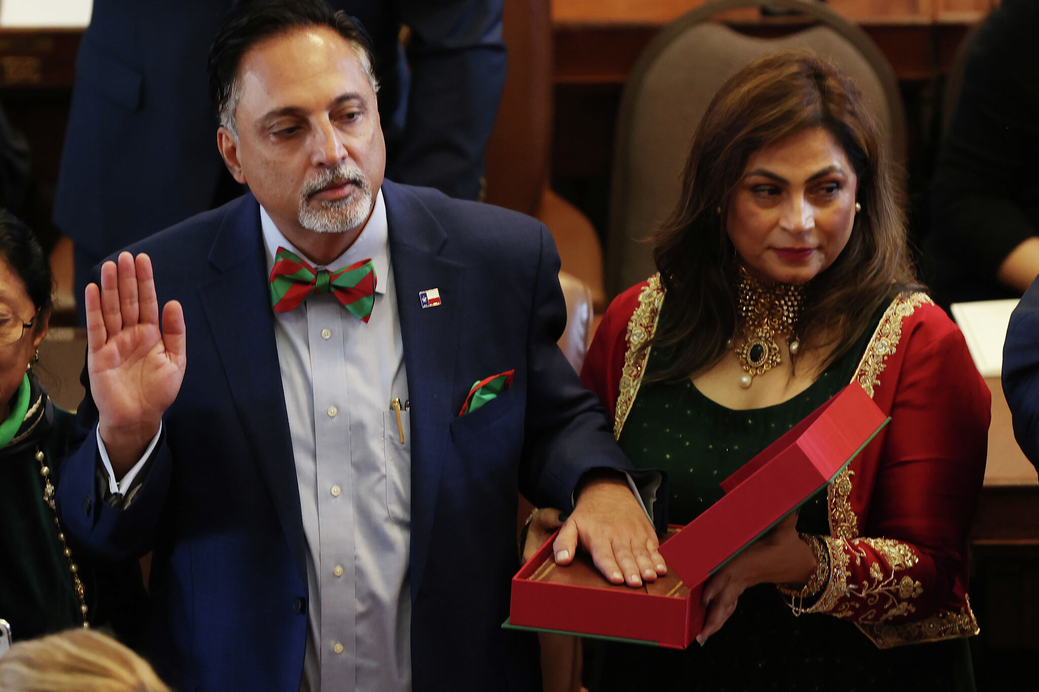 With centuriesold Qurans, first Muslim Texas lawmakers are sworn in