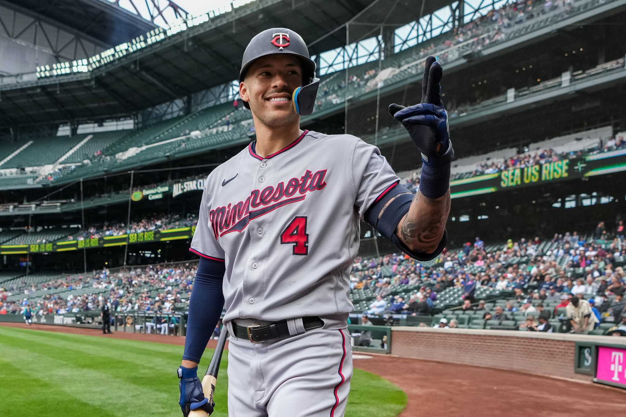 Baseball roundup: Carlos Correa reaches $200 million deal with Twins