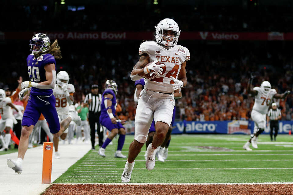 Alamo Bowl loses Texas, Oklahoma to SEC move