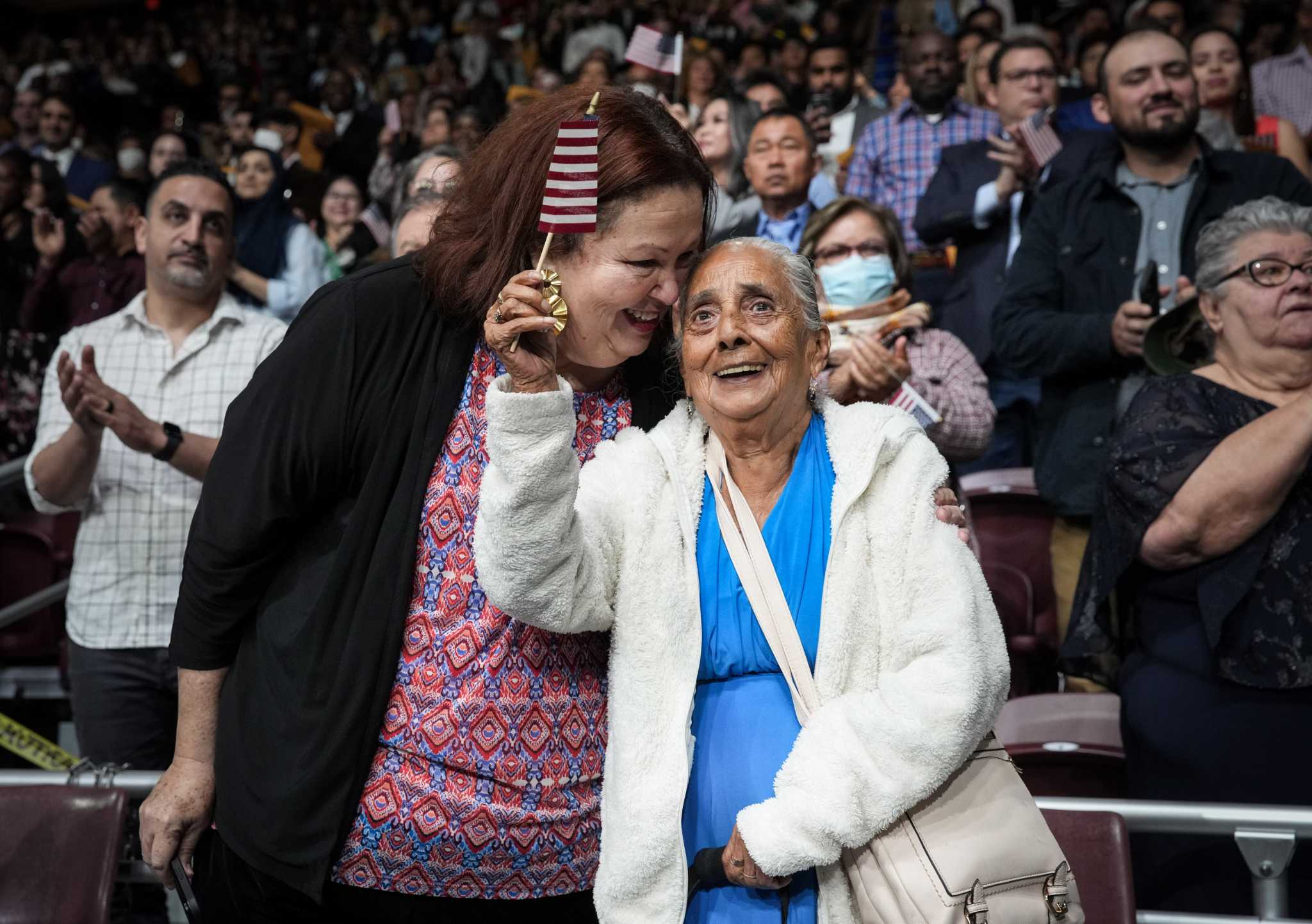 Houston immigrants naturalized citizens in Aldine ceremony
