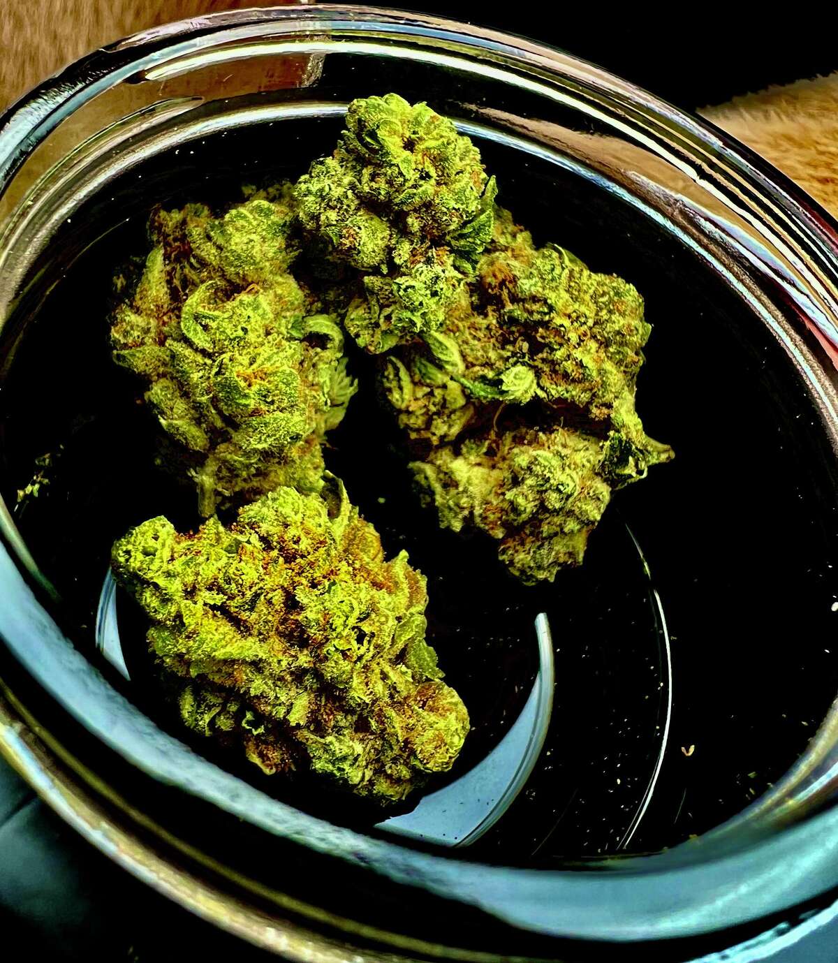 Una octava onza de flor comprada el primer día de ventas minoristas de cannabis en RISE en Branford el 10 de enero de 2023.