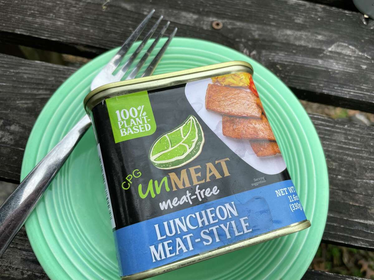 Para una opción vegetariana enlatada, UnMeat es una opción.
