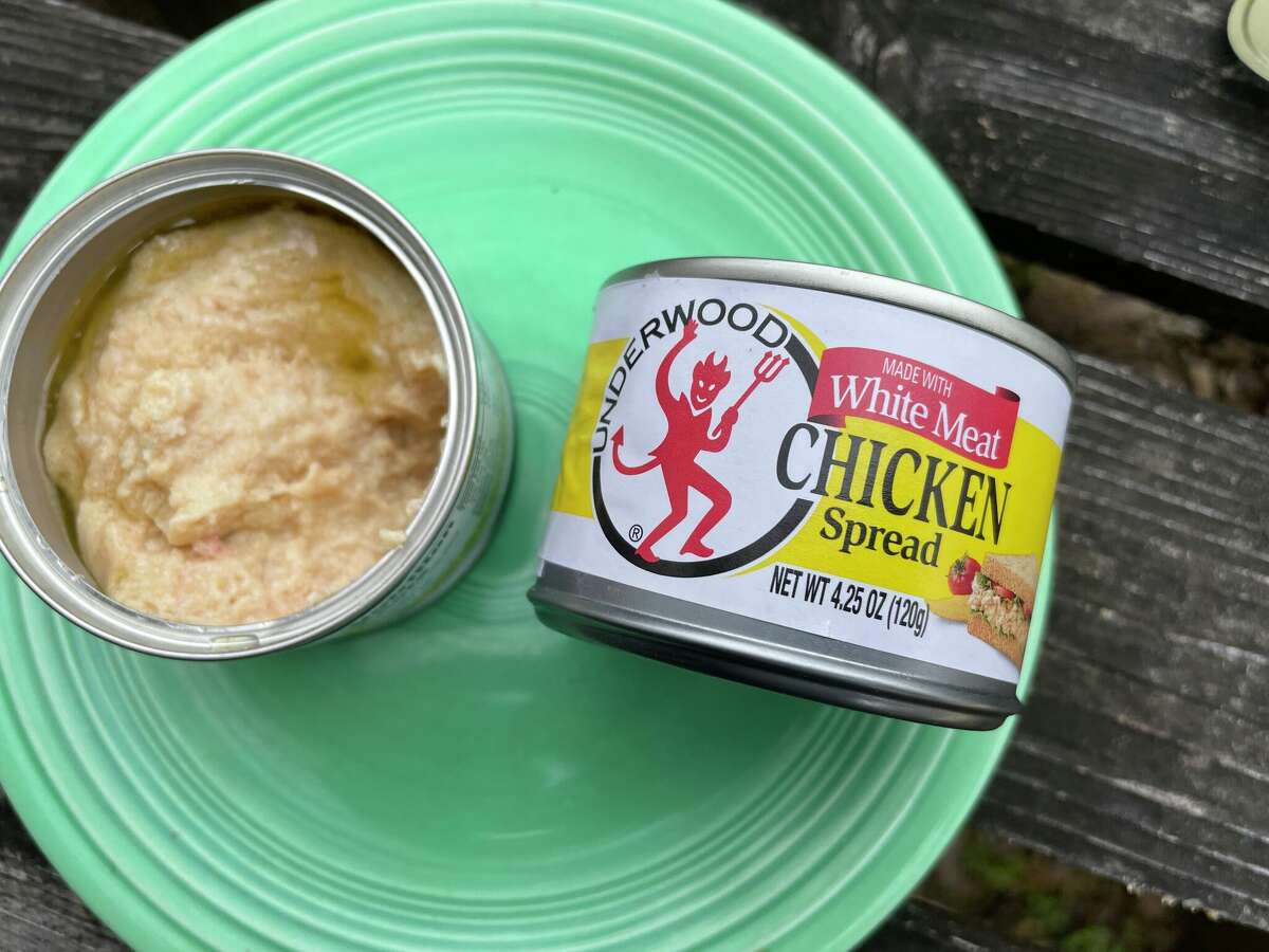 El Underwood Chicken Spread está hecho con carne blanca y tiene un gran sabor que se puede usar para ensalada de pollo o como aderezo para ensalada.