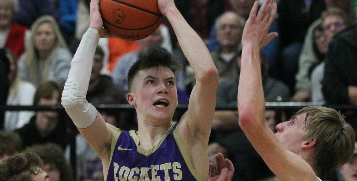The Routt boys' basketball team strengthens its hold on first place in this week's AP state rankings.