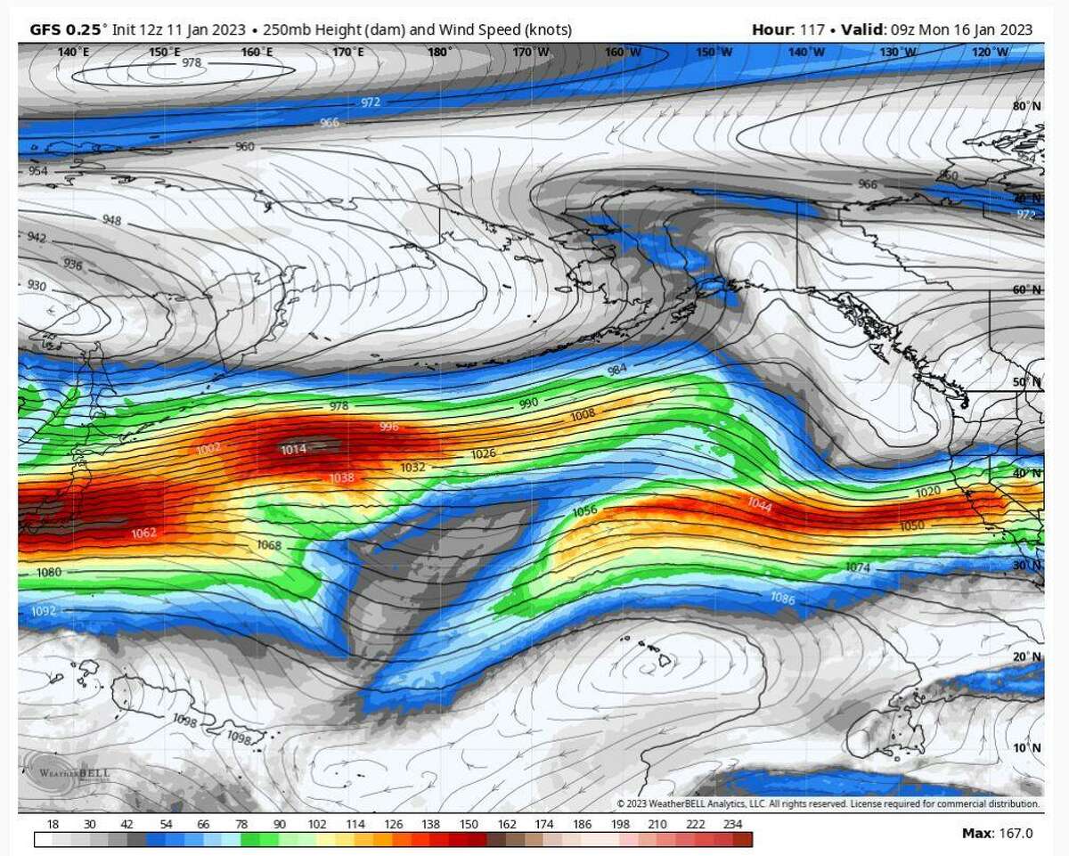 美国天气模型的250mb(等高线)视图在大约20000到40000英尺，风速(阴影)从本周末到下周初。西向东的气流仍将在加州上空盘旋，但日本和太平洋中部上空的急流中断，这表明持续的西向东气流模式开始减弱，给加州带来了如此多的雨雪。