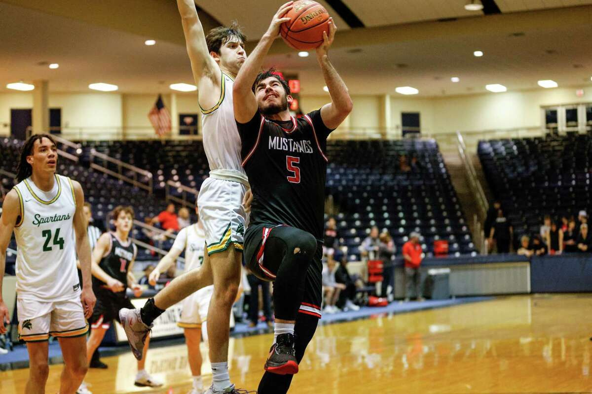 Story photo for Mustangs stay perfect