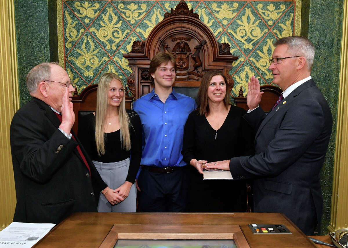 Rep. Tom Kunse (R-Clare) is sworn in by Michigan House clerk Gary Randall.