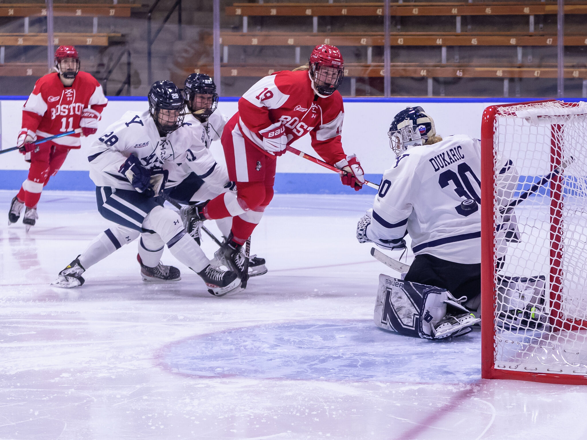 Yale is tied for first place in women's hockey rankings
