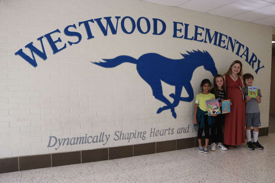 Friendswood elementary school wins grant to buy bookvending machine