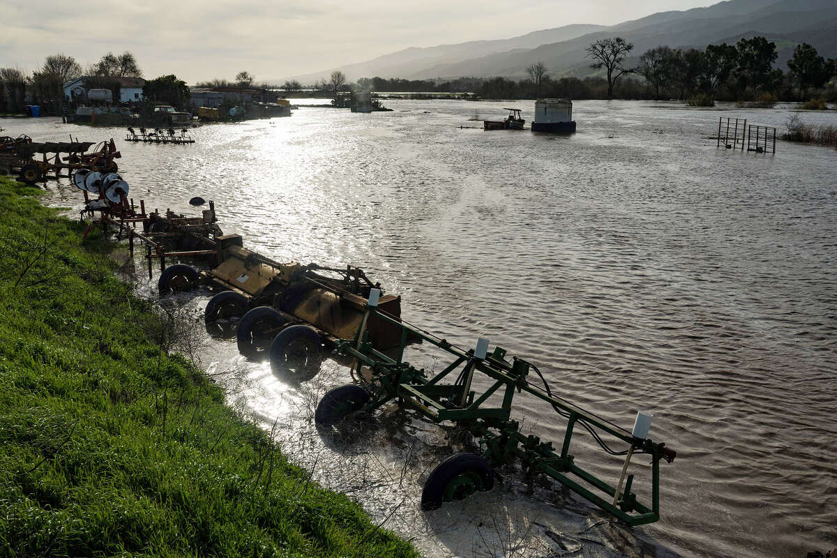 Parts of Salinas Valley covered in water as river floods - laacib