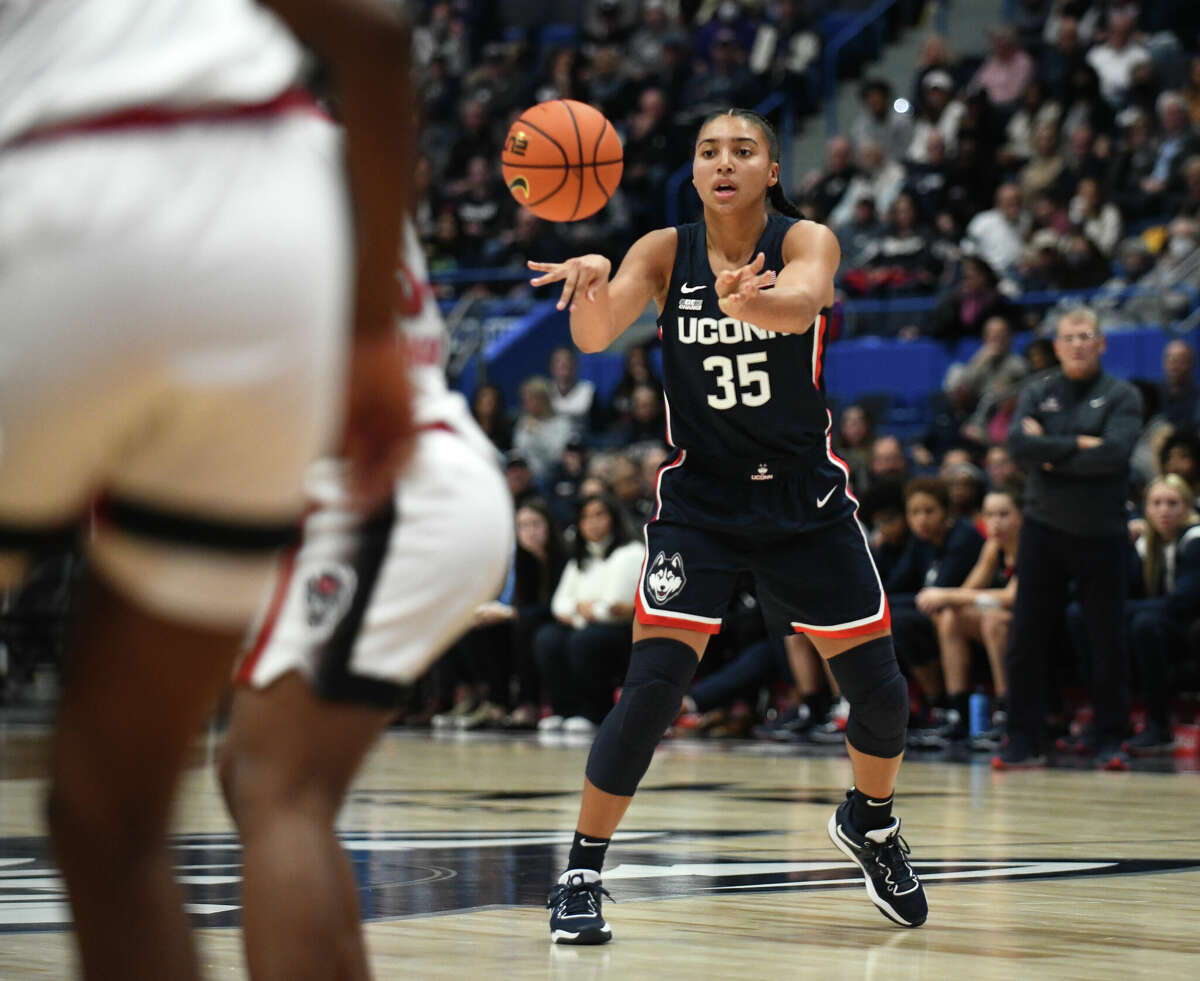 Paige Bueckers, Azzi Fudd Ready To Lead UConn Team This Season