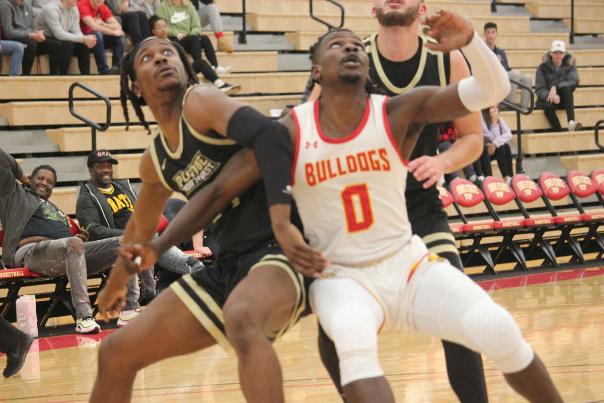 Ferris State's Dolapo Olayinka battles Purdue Northwest's Sangolay Njie for rebound positioning during Thursday's men's basketball contest at Wink Arena.