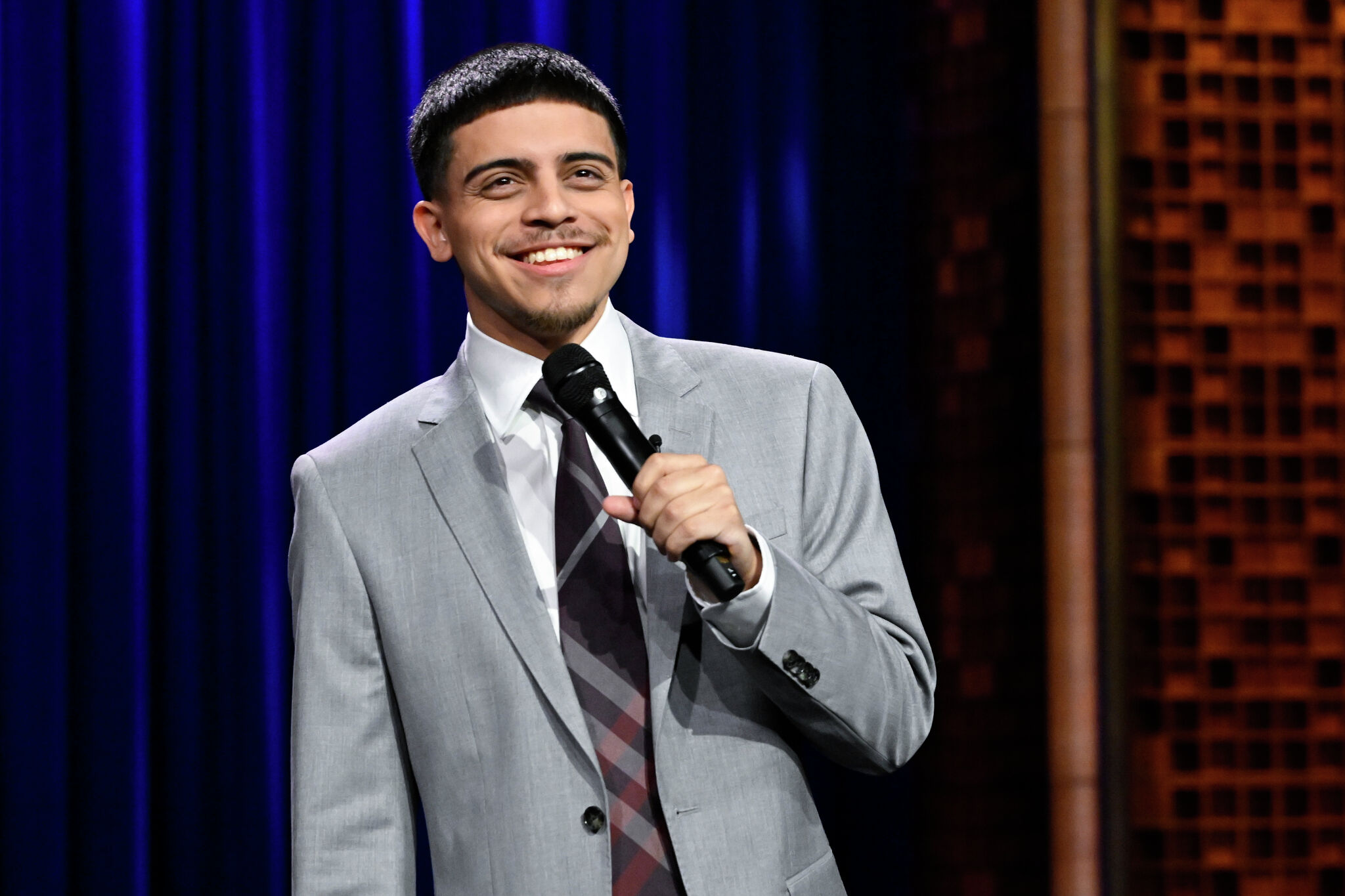 Ralph Barbosa performs stand-up comedy on 'Tonight Show'