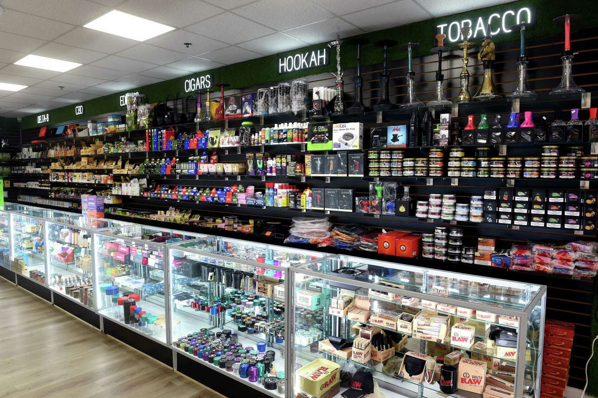 Does New Haven smoke shop ordinance violate free speech rights? Does New Haven smoke shop ordinance violate free speech rights?