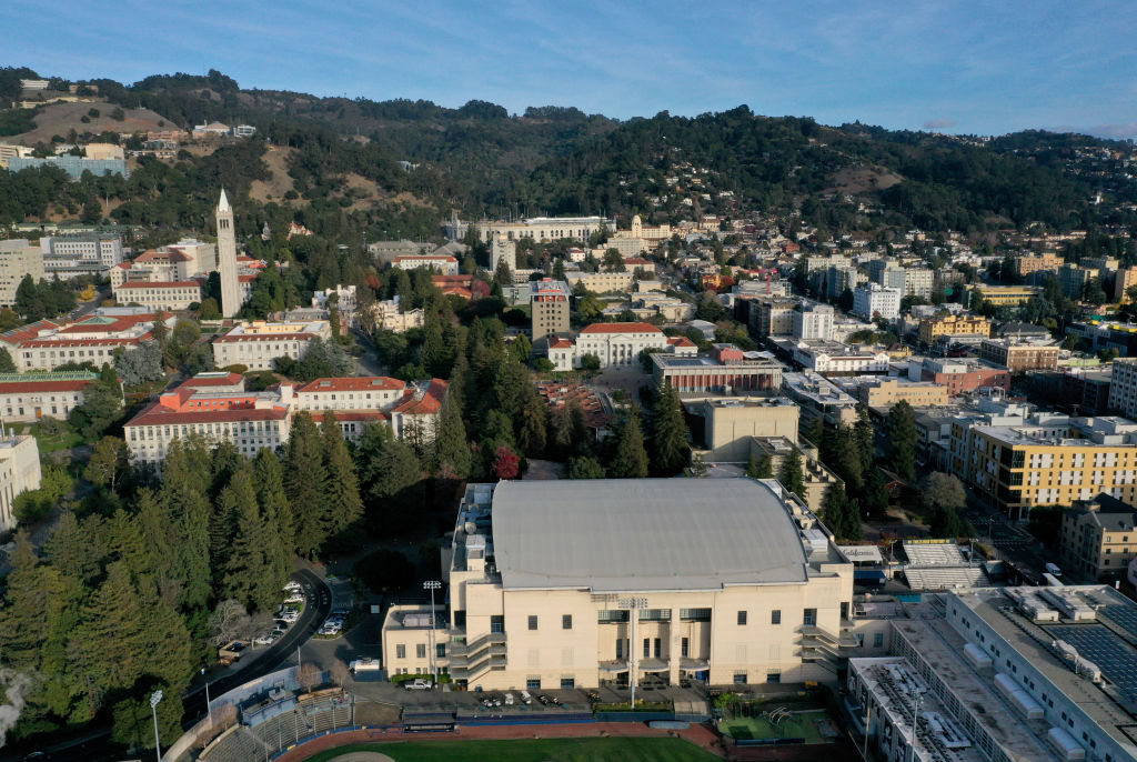 Alunos da UC Berkeley são pegos jogando no evento de arrecadação de fundos Big Give