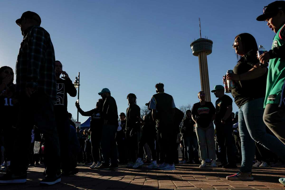 Fans wait for the doors to open at the Alamodome ahead of the San Antonio Spurs vs. Golden State Warriors game in San Antonio, Texas on Friday, January 13, 2023.