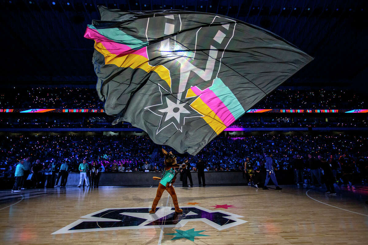 San Antonio Spurs set NBA attendance record with 68,323 against Warriors, San  Antonio Spurs
