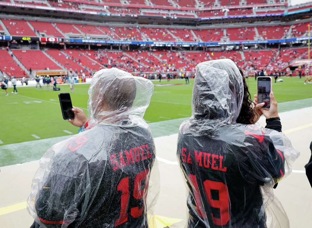 Dewayne Nobles and his daughter Kayla Kipp-Nobles, of Las Vegas check out the field warmups ready for the rain and wearing matching Deebo Samuel jersies before the San Francisco 49ers played the Seattle Seahawks at Levi’s Stadium in Santa Clara, Calif., on Sunday, September 18, 2022.