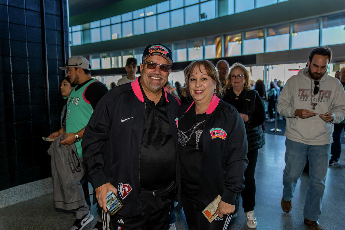 Photos From The Record-breaking 50th Anniversary Alamodome Spurs Game