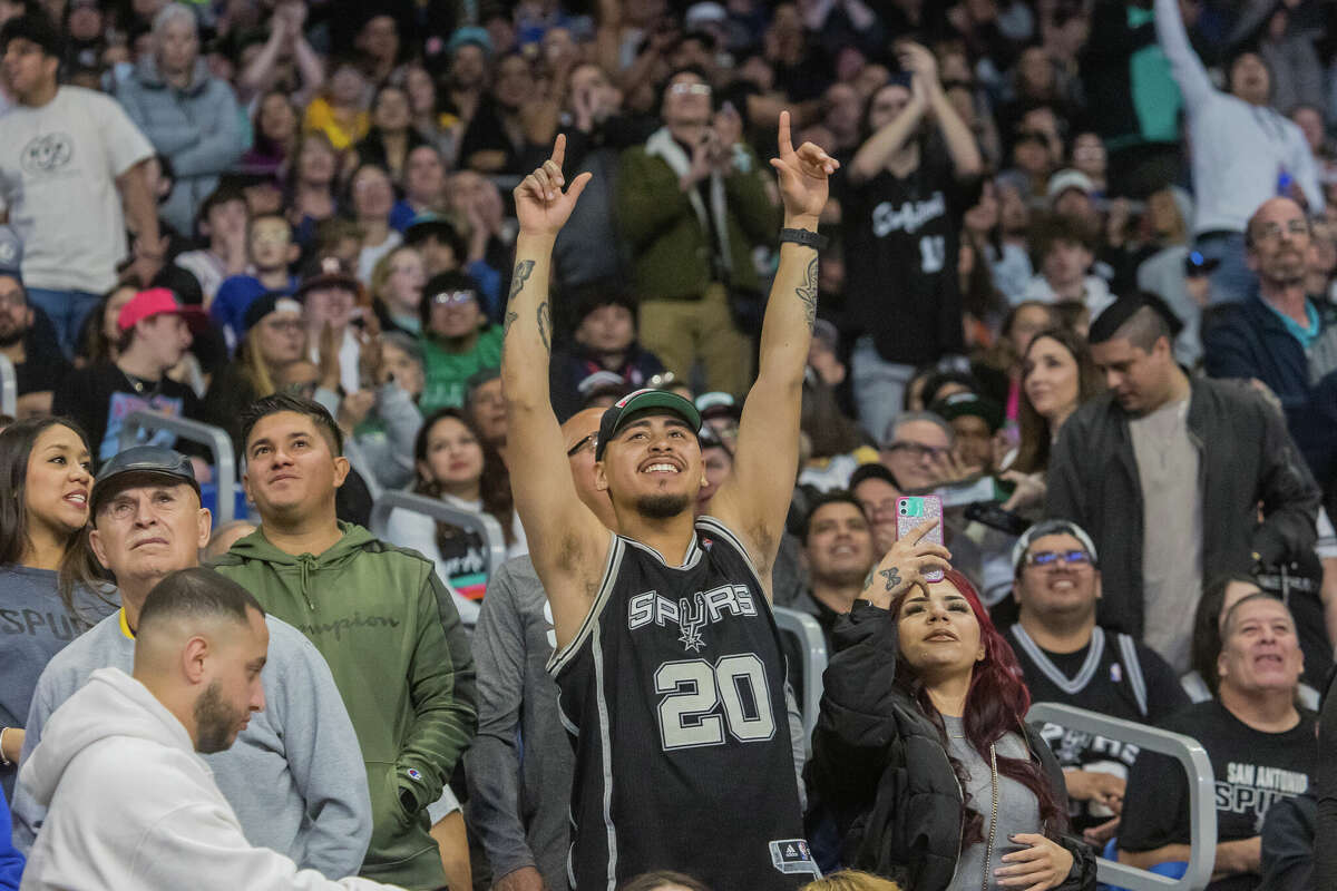 Photos From The Record-breaking 50th Anniversary Alamodome Spurs Game