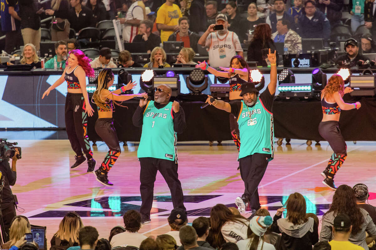 Photos From The Record-breaking 50th Anniversary Alamodome Spurs Game